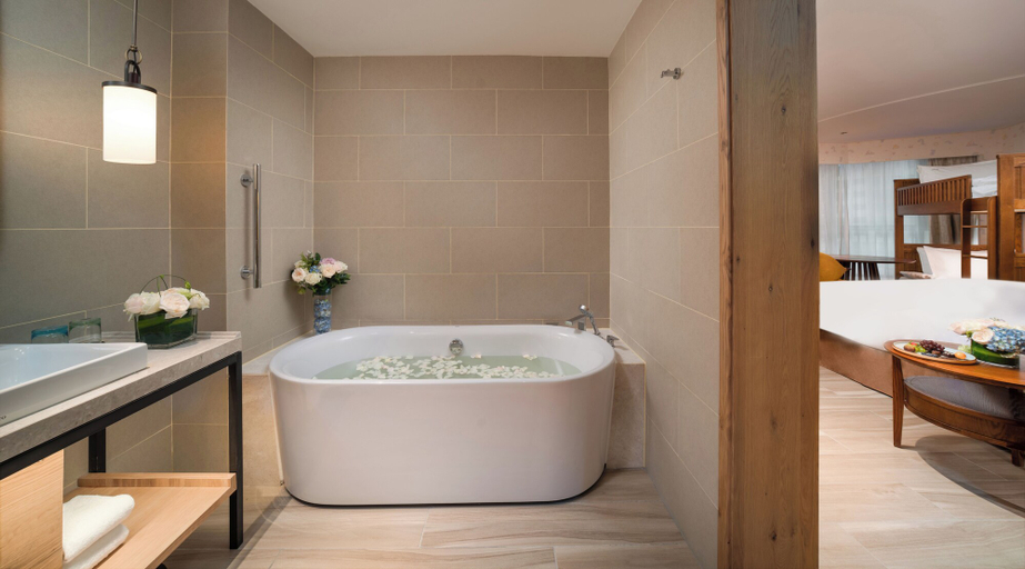 Bathroom 4, Holiday Inn JILIN BEIDAHU by IHG, Jilin