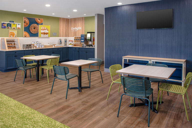 Food & Drinks 5, Spark by Hilton St. Robert Fort Leonard Wood, Pulaski