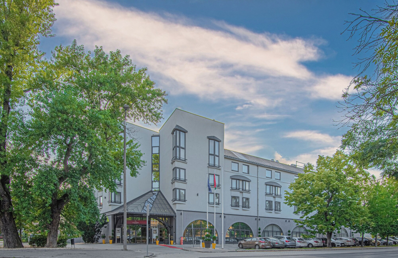 Exterior & Views 2, Castrum Hotel Székesfehérvár, Székesfehérvár