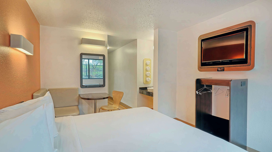 Bedroom 3, Studio 6 Suites Los Angeles, CA - Los Angeles - LAX, Los Angeles