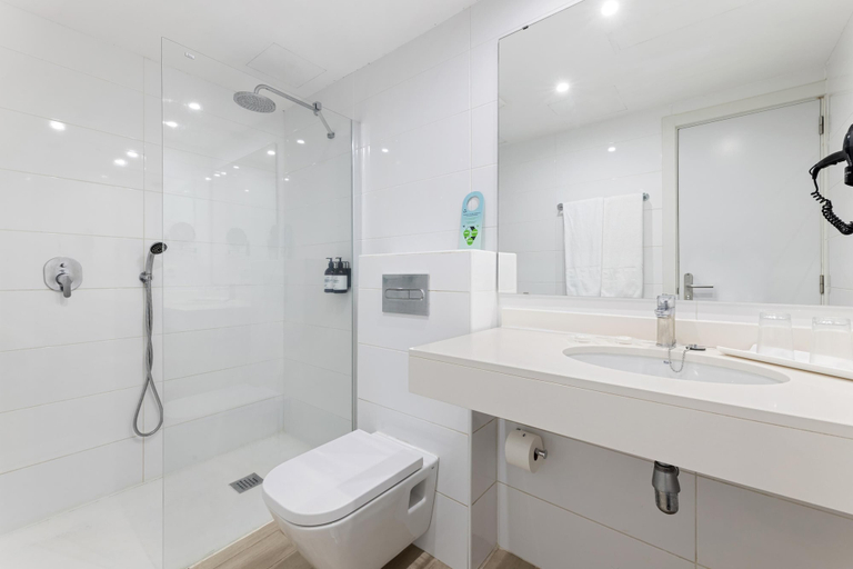 Bathroom 5, THB Flora Aparthotel, Las Palmas
