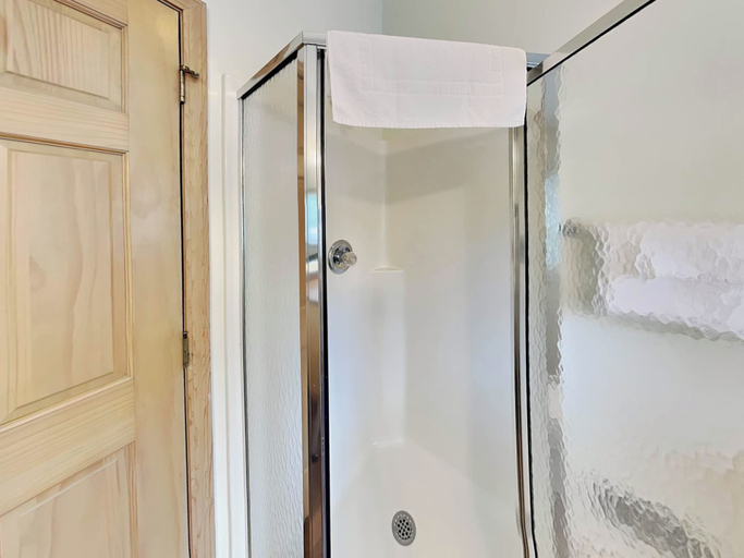 Bathroom 3, At Lake's Edge by Taylor Made Deep Creek, Garrett