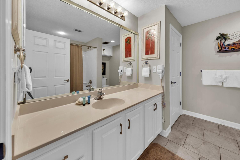 Bathroom 4, Sterling Reef 705, Bay