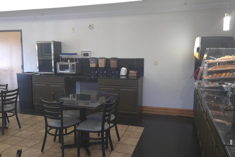 Food & Drinks 4, Wingate by Wyndham North East, Cecil