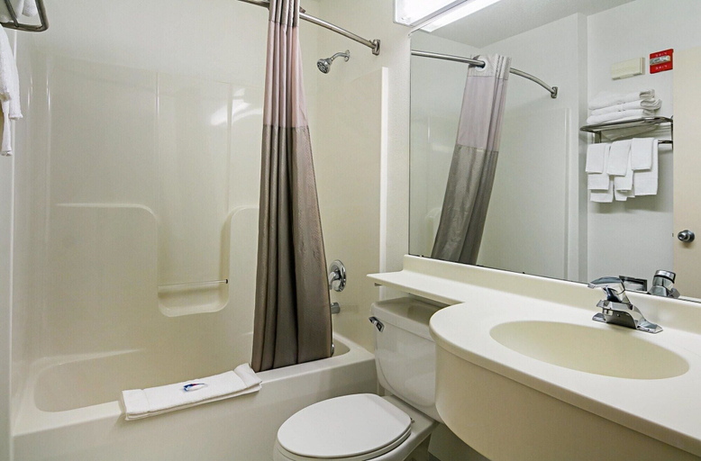 Bathroom 5, Motel 6 Sycamore, Il, De Kalb