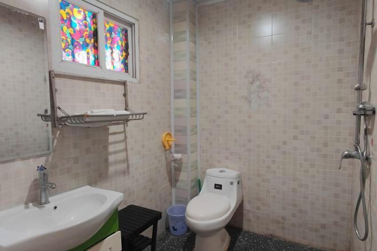 Bathroom 4, Shangri-La Zangjia Garden Inn, Dêqên Tibetan