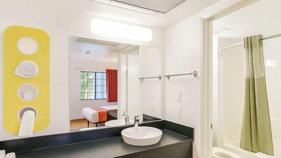 Bathroom 4, Motel 6 Carlsbad South, San Diego