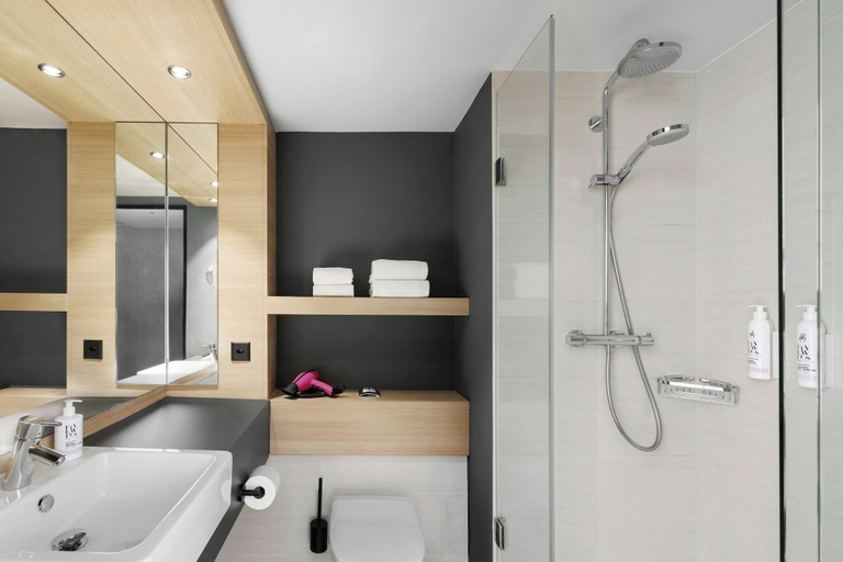 Bathroom 4, Moxy Zurich, Zürich
