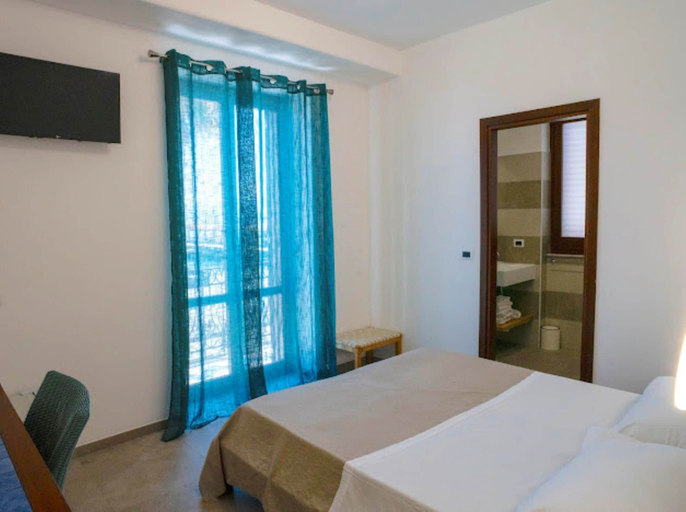 Bedroom 4, Petit Hotel, Messina