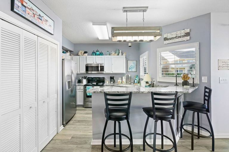Food & Drinks 5, Hook, Wine, & Linger 2 Bedroom Condo by RedAwning, Okaloosa