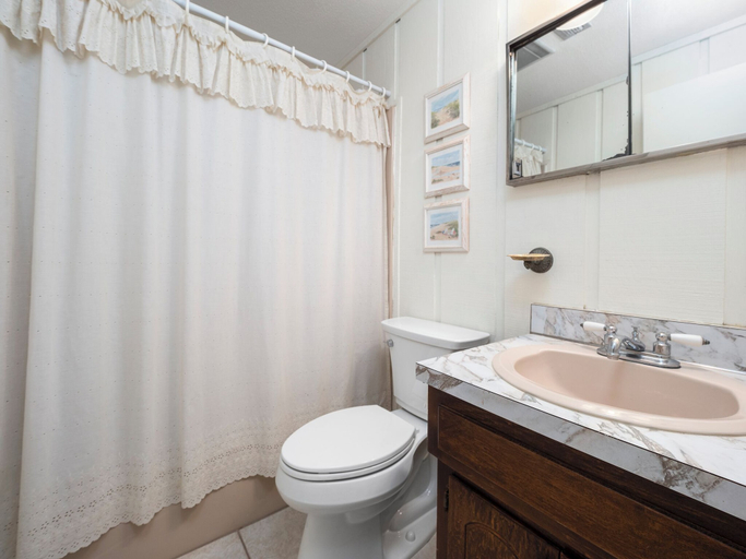 Bathroom 4, Cozy Cottage by Distinctive Beach Rentals, Flagler