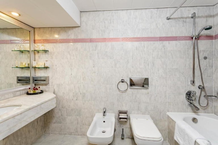 Bathroom 5, Özkaymak Falez Hotel, Antalya