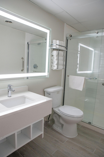 Bathroom 5, Heritage House Inn on Cape Cod, an Ascend Collection Hotel, Barnstable