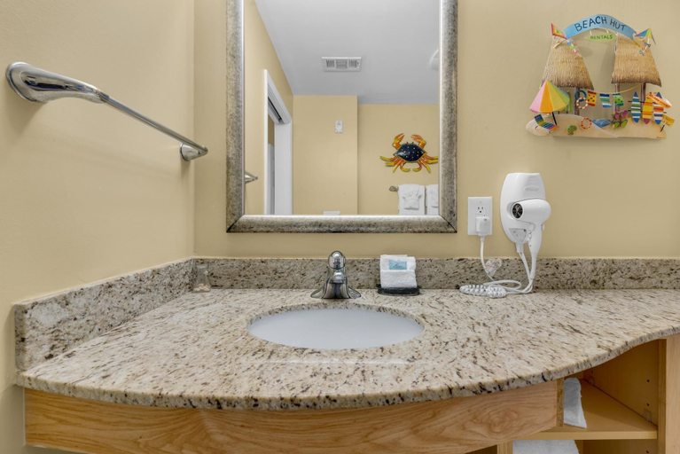 Bathroom 3, Splash 1803e, Bay