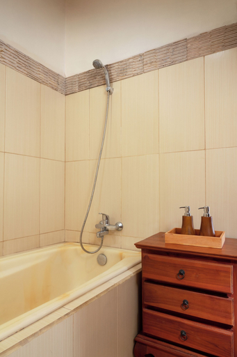 Bathroom 5, The Kanjeng Signature Sidemen, Karangasem