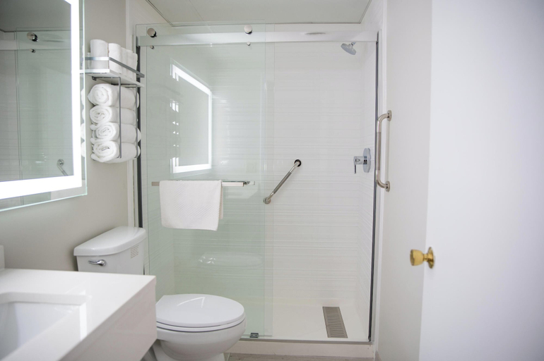 Bathroom 5, Heritage House Inn on Cape Cod, an Ascend Collection Hotel, Barnstable