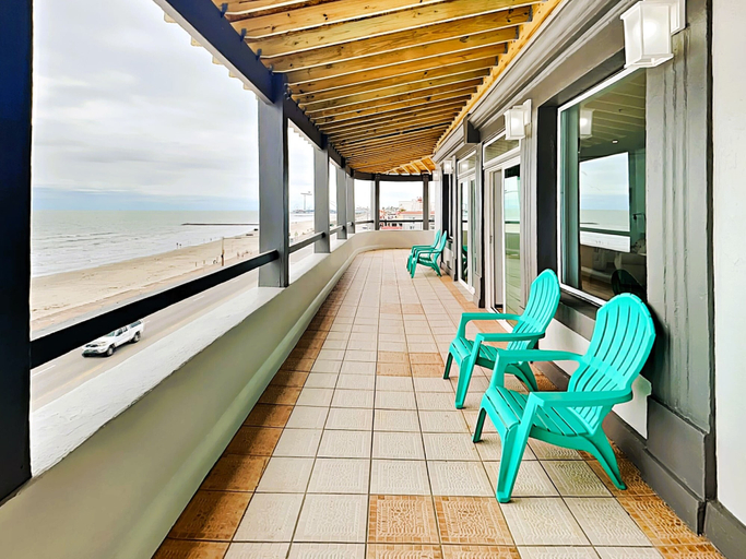 Others 5, Sunset On The Seawall #1 by Ryson Vacation Rentals, Galveston