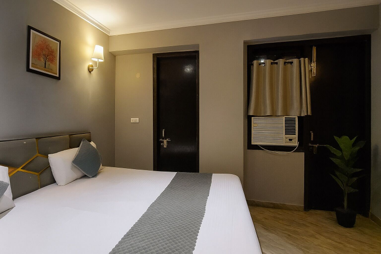 Bedroom 5, Mauryan Express Hotel Devli Khanpur, Delhi