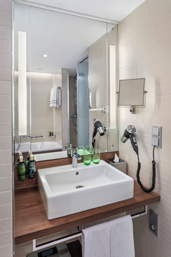 Bathroom 4, Meliá Düsseldorf, Düsseldorf