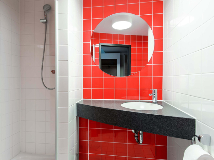 Bathroom 5, B&B Hotel Passau-West, Passau