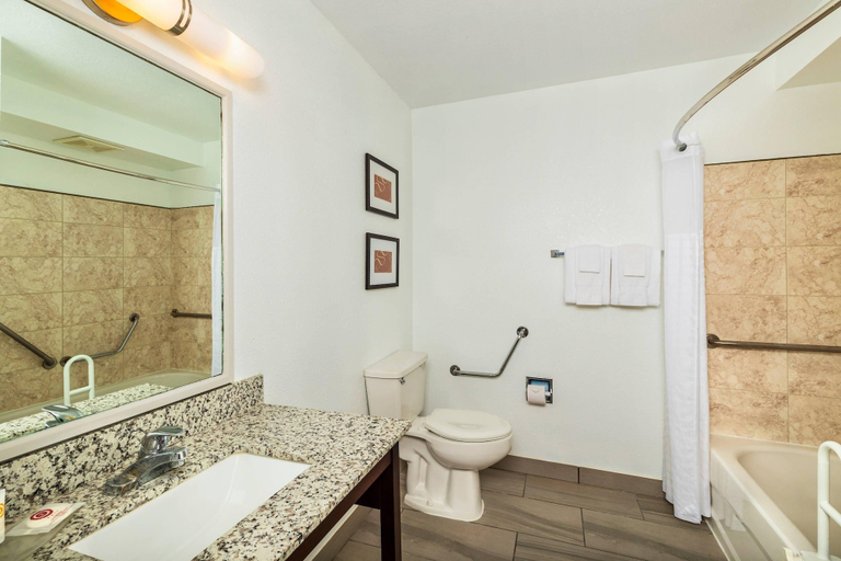 Bathroom 4, Comfort Inn & Suites Yorkton, Division No. 9