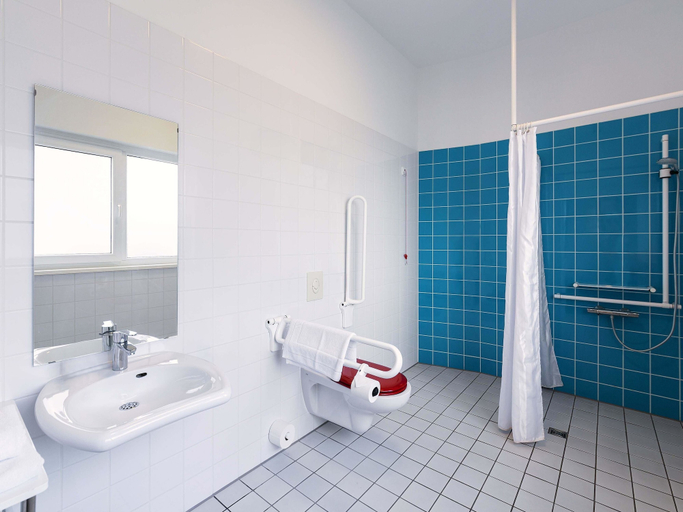 Bathroom 5, B&B Hotel Duisburg Hbf-Süd, Duisburg