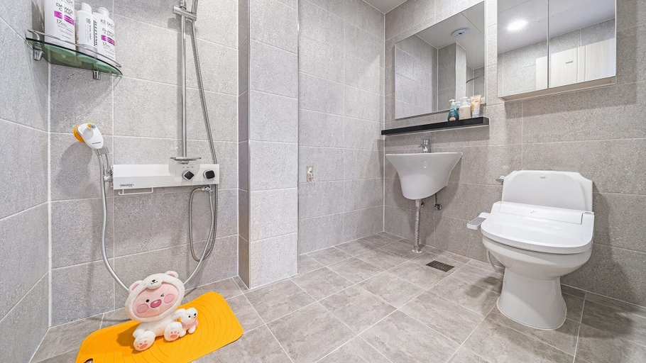 Bathroom 4, Namhae Dangdangi Dog Pension Blue, Namhae