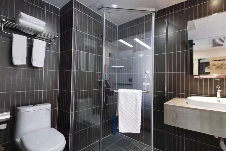 Bathroom 2, Thank U Hotel (Lengshuijiang Red Double Happiness Building Material Market), Loudi
