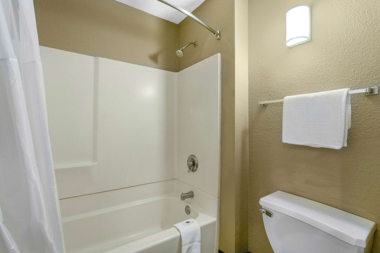 Bathroom 5, Motel 6 Merced, CA - North, Merced