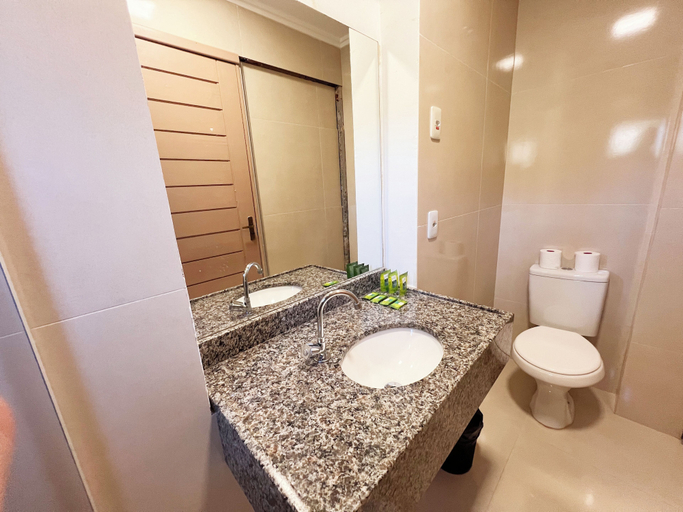 Bathroom 4, Hotel Du Rastro, Lauro Muller