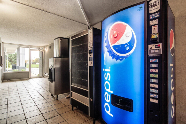 Food & Drinks 5, Motel 6 Alsip, IL, Cook