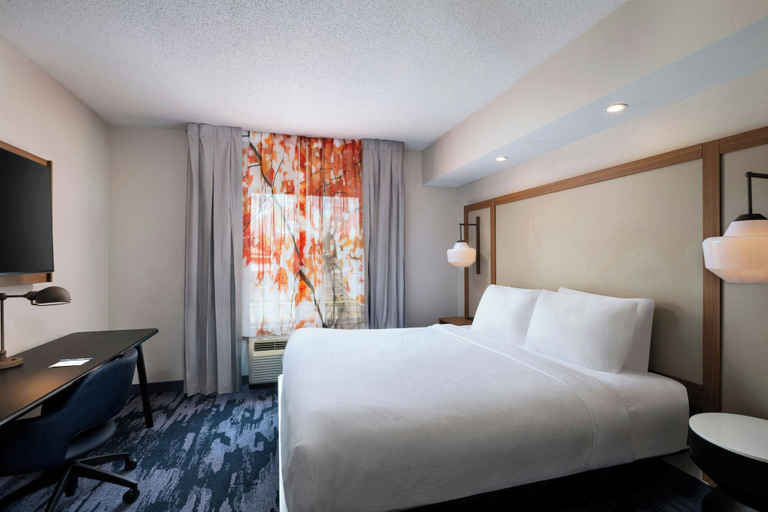 Bedroom 3, Fairfield Inn & Suites by Marriott Edison-South Plainfield, Middlesex