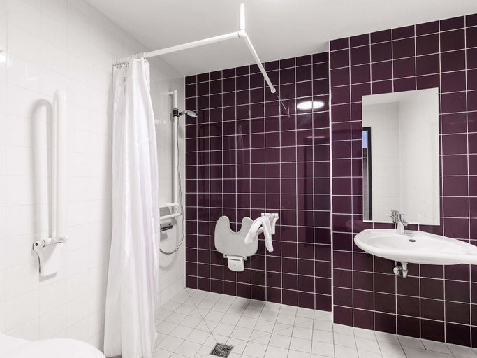 Bathroom 5, B&B Hotel Lüneburg, Lüneburg