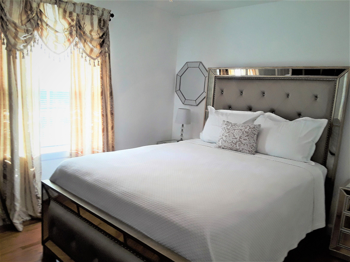 Bedroom 2, Secret Place, Kansas City
