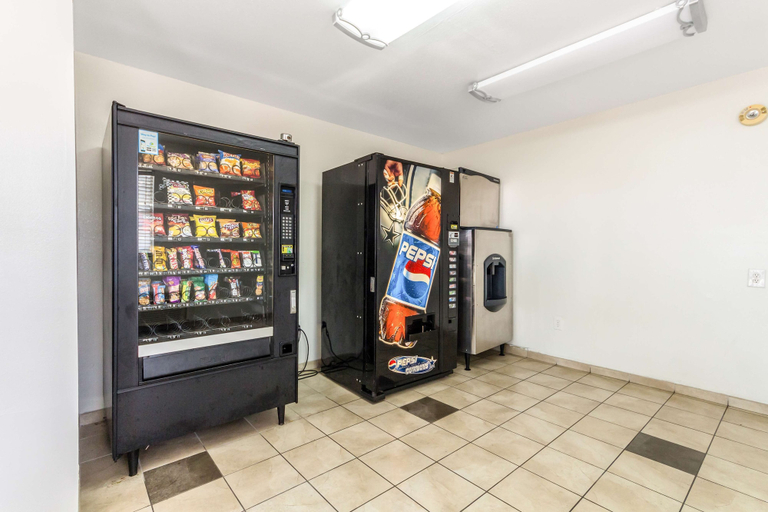 Food & Drinks 5, Studio 6 Dallas, TX - Northwest, Dallas