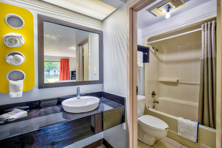 Bathroom 4, Motel 6 Ashland, VA, Hanover
