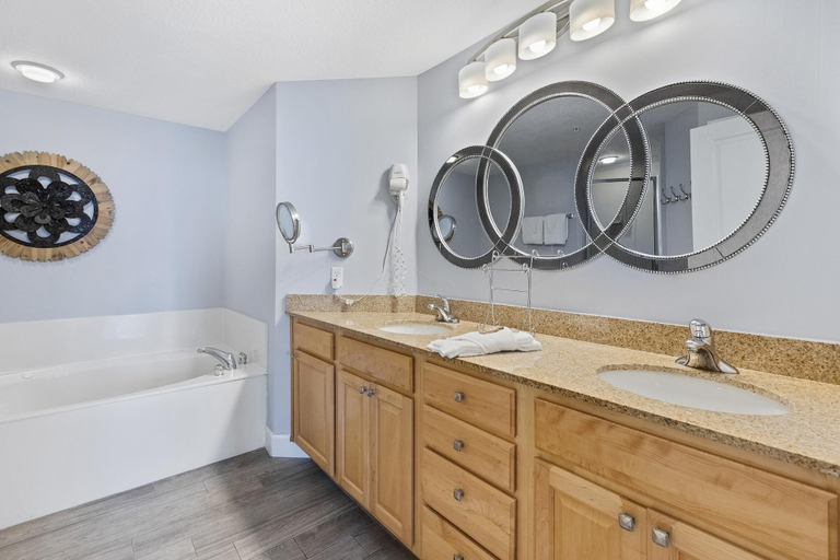 Bathroom 3, Grandview East 1203, Bay