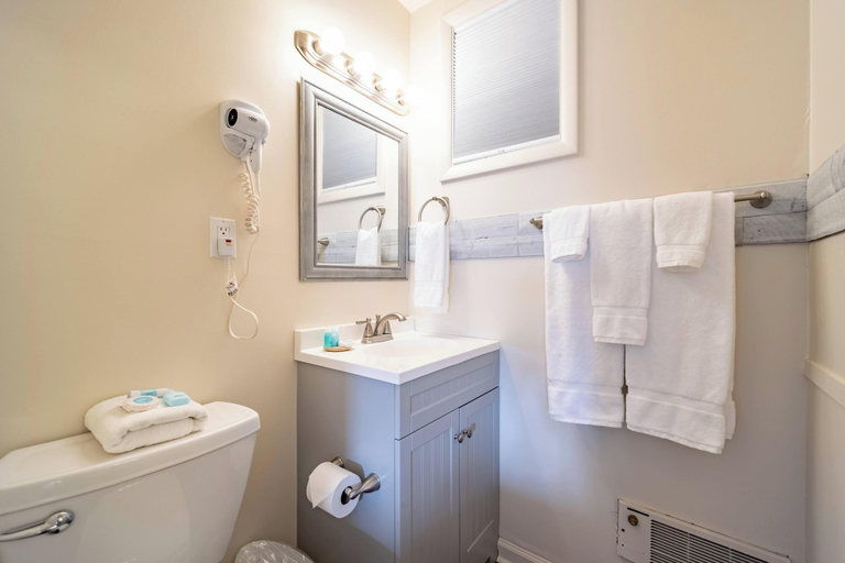 Bathroom 3, Ocean Glass Inn, Sussex