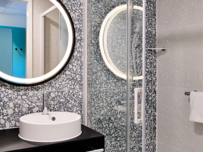 Bathroom 4, ibis Styles Bredene, West-Vlaanderen