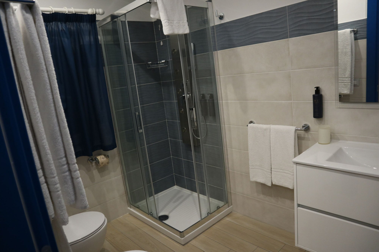Bathroom 4, Karma Resort, Messina