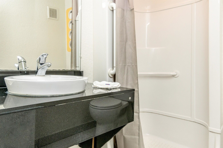 Bathroom 5, Motel 6 Fort Worth, TX - North, Fort Worth