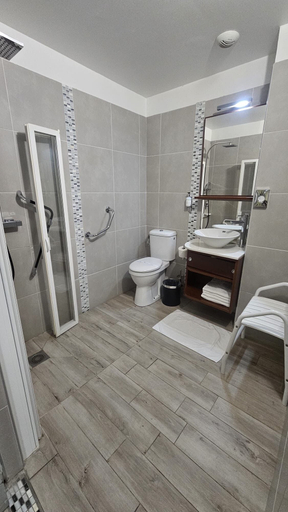 Bathroom 3, Massilia Hôtel, Bouches-du-Rhône