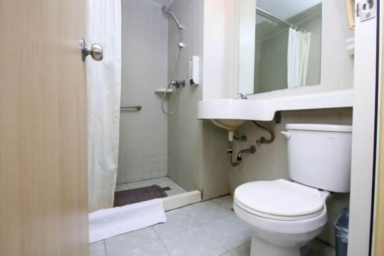 Bathroom 4, Jinjiang Inn Fuyang Yingshang Road, Fuyang
