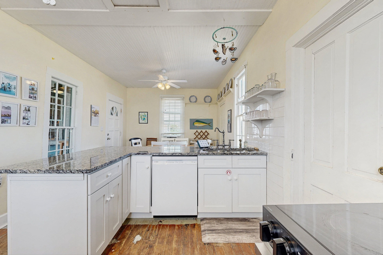Private kitchen 3, Fabulous Oceanfront Home With Ocean View, Wifi, Washer/dryer, & Central AC, Saint Johns