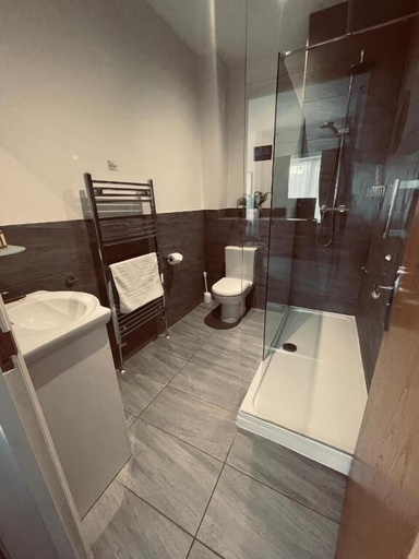 Bathroom 3, The Stag Hotel, Hampshire