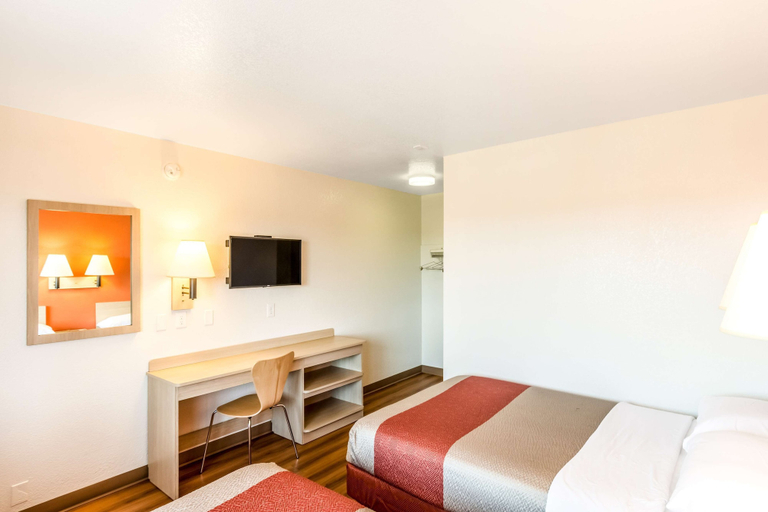 Bedroom 3, Motel 6 Redding, CA - Central, Shasta