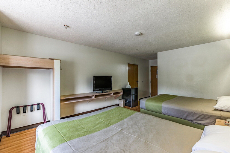 Bedroom 3, Motel 6 Charlotte, NC - University, Mecklenburg