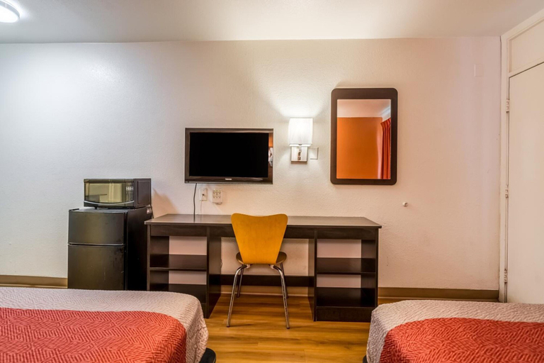 Bedroom 3, Motel 6 Lumberton, NC, Robeson