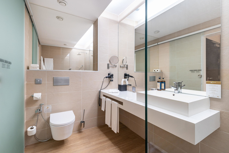 Bathroom 5, Jupiter Lisboa Hotel – Rooftop & Spa, Lisbon