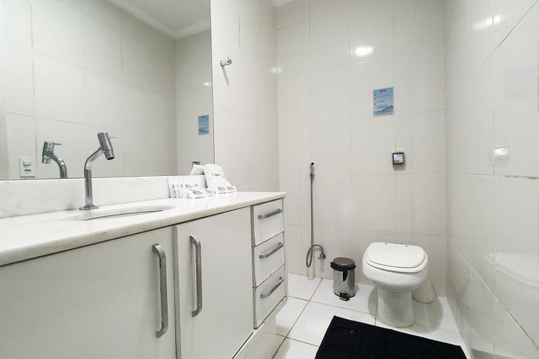 Bathroom 3, Rio Spot Atlantica 2440, Rio de Janeiro